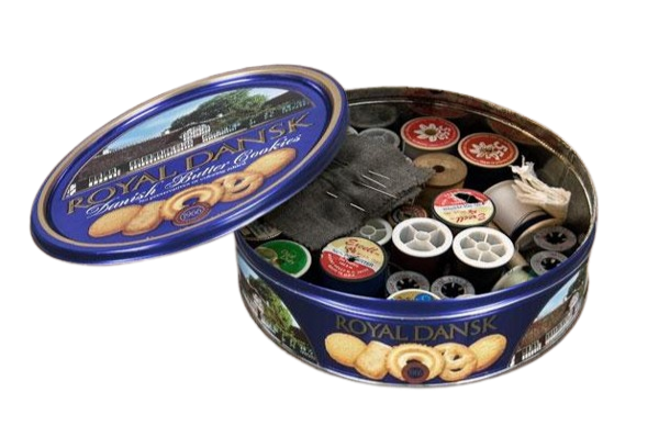 An open cookie tin with spools of thread and sewing needles inside.
